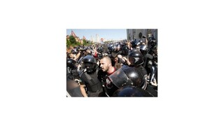 Dúhový pochod v Kyjeve sprevádzali násilnosti, deväť policajtov sa zranilo
